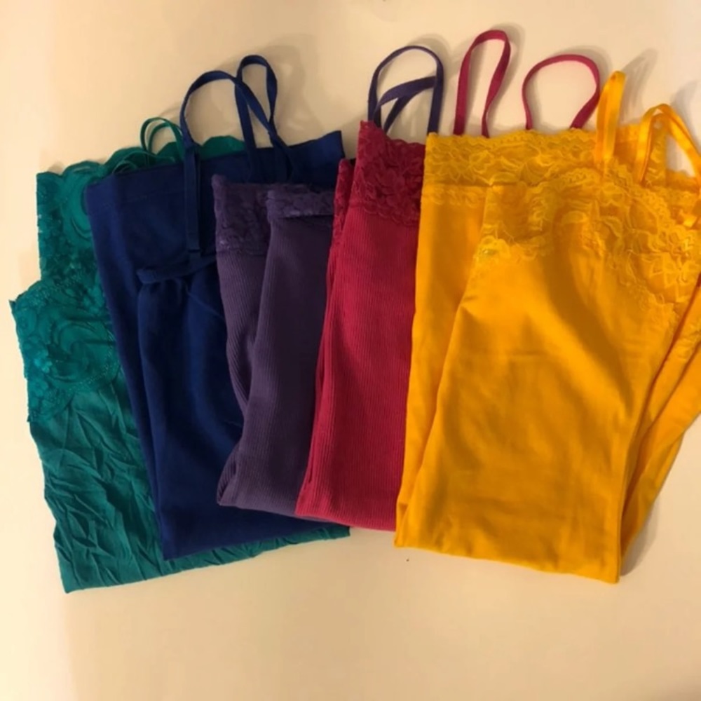 Lot of 5 small tank tops great for layering 🤩